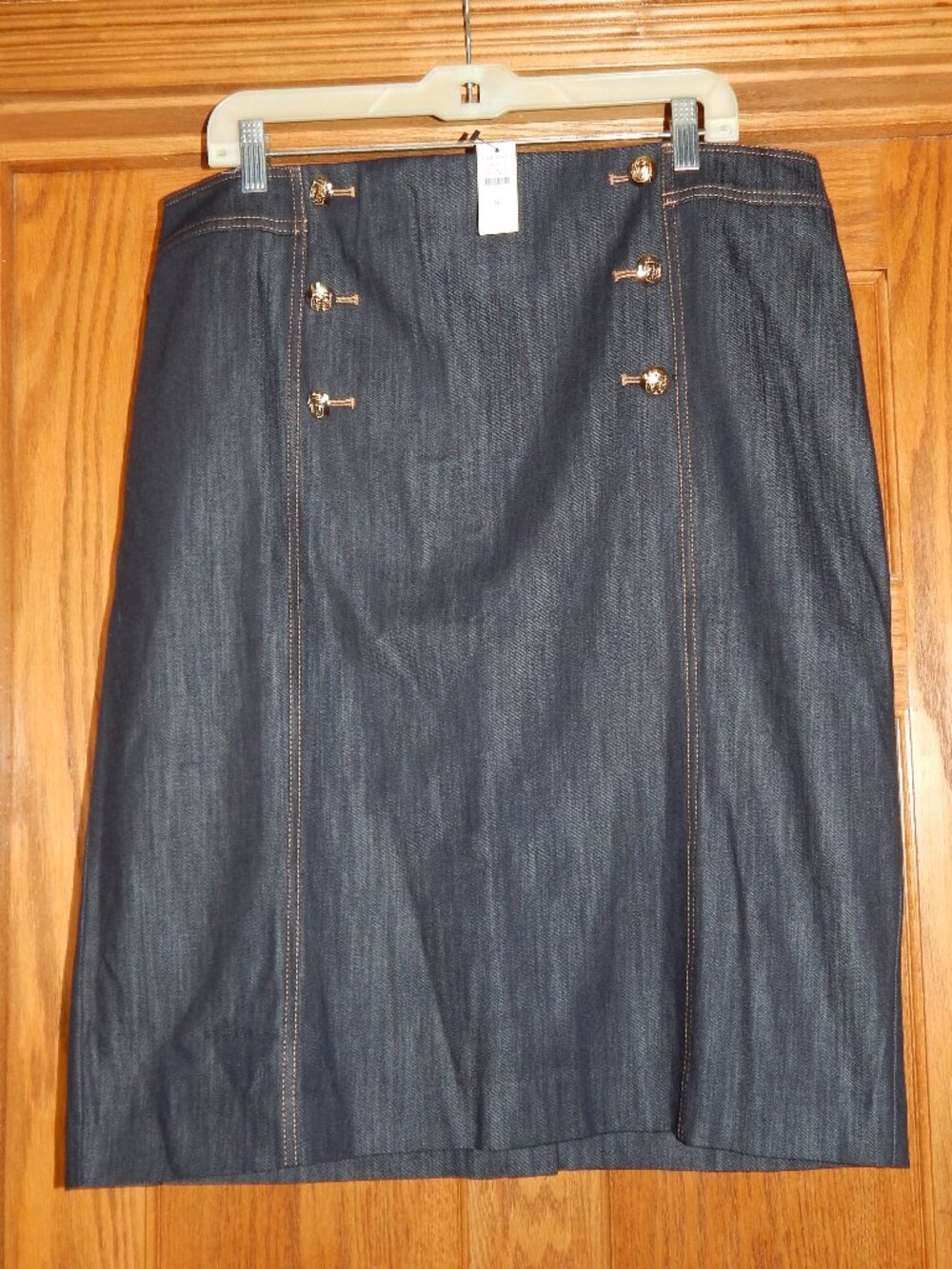 NEW NWT Women's Size 16 TALBOTS Denim Skirt With Button Accents Cotton Stretch